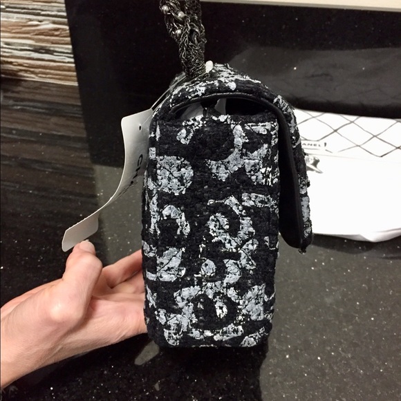 ⚡️NWT CHANEL ONE OF A KIND STUNNING BAG⚡️ - Picture 4 of 8